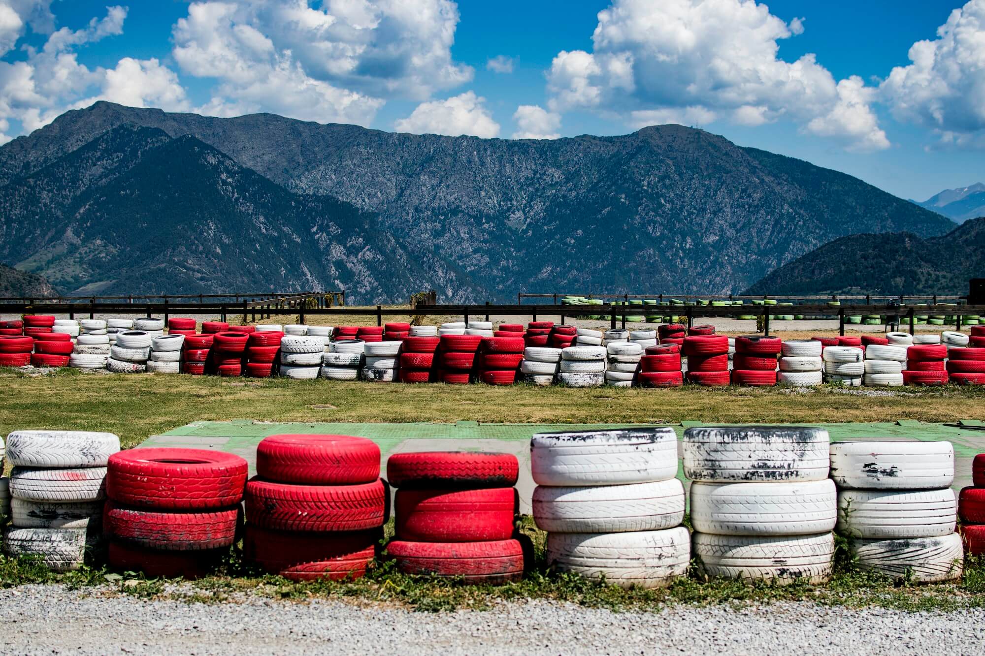 racing-circuit-located-in-the-middle-of-the-mountains-1-1.jpg racing-circuit-located-in-the-middle-of-the-mountains-1-1.jpg